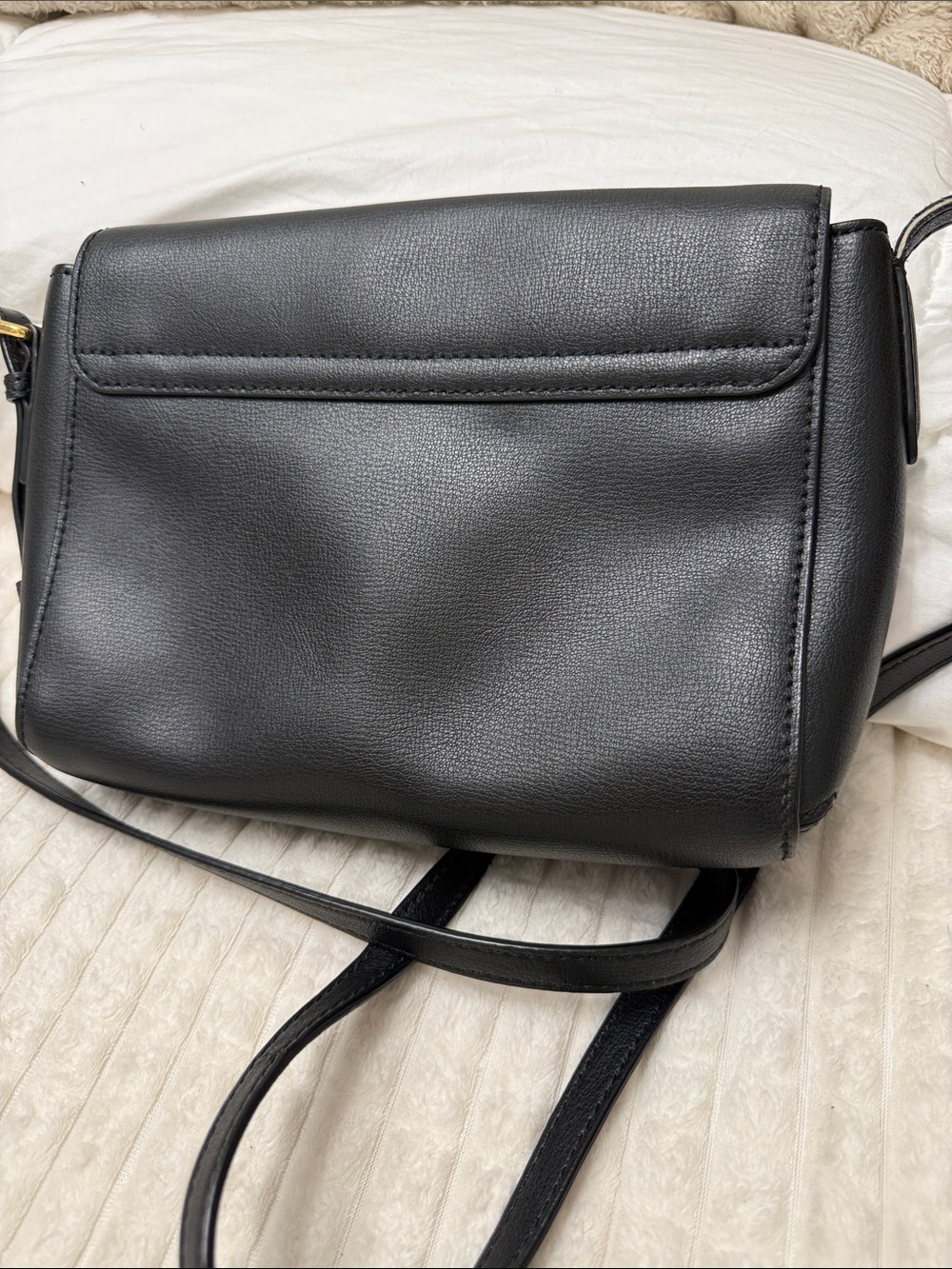 Marc Jacobs Black Leather Crossbody with Gold Logo - Picture 2 of 4